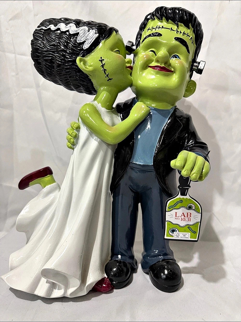 Lab No. 10.31 Frankenstein and Bride Kissing Figurine Decor